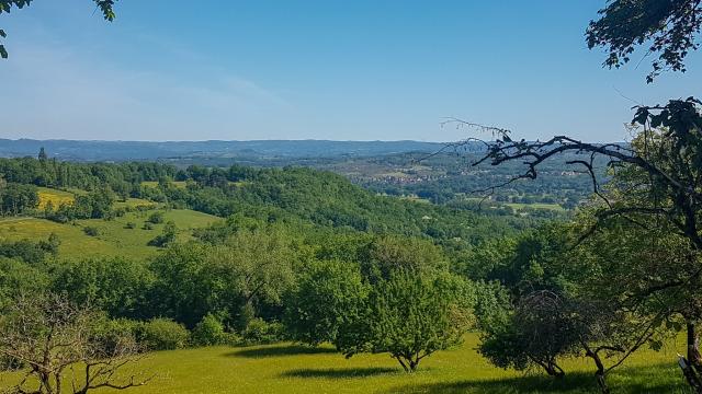 point-de-vue-circuit-du-rebord-du-causse-aux-falaises-a-carennac-lot-tourisme-a-leconte-180511-110346-2048x1536.jpg