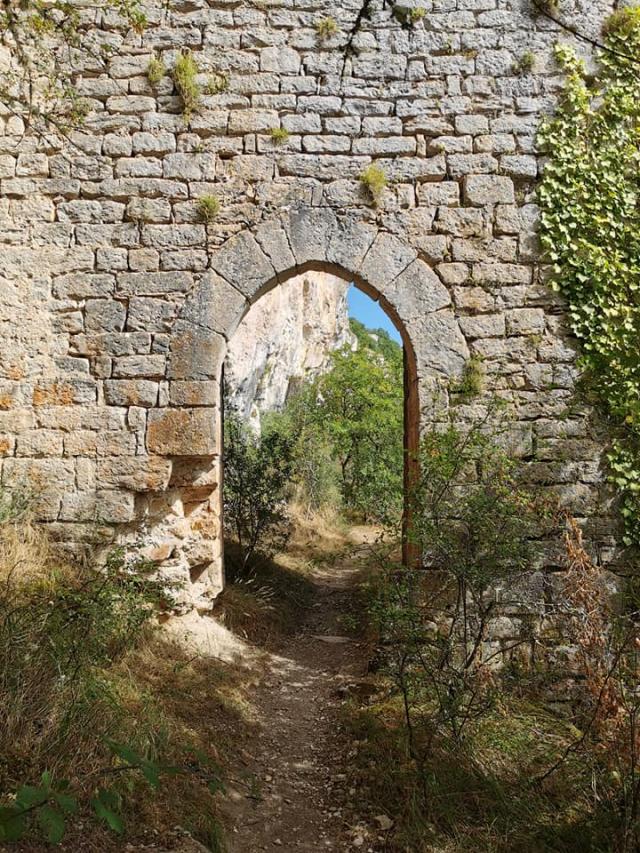 Porte De Pierre