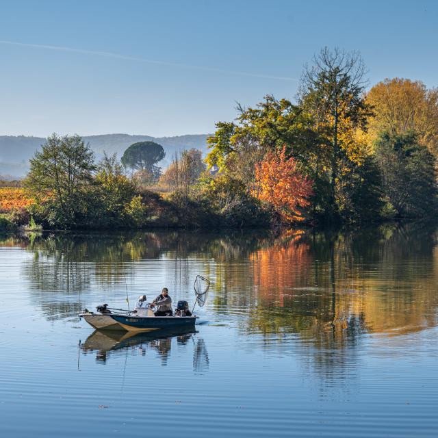 Pêcheur sur le Lot en automne