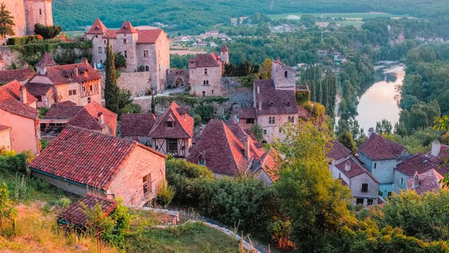 Petit matin sur Saint-Cirq et la vallée du Lot